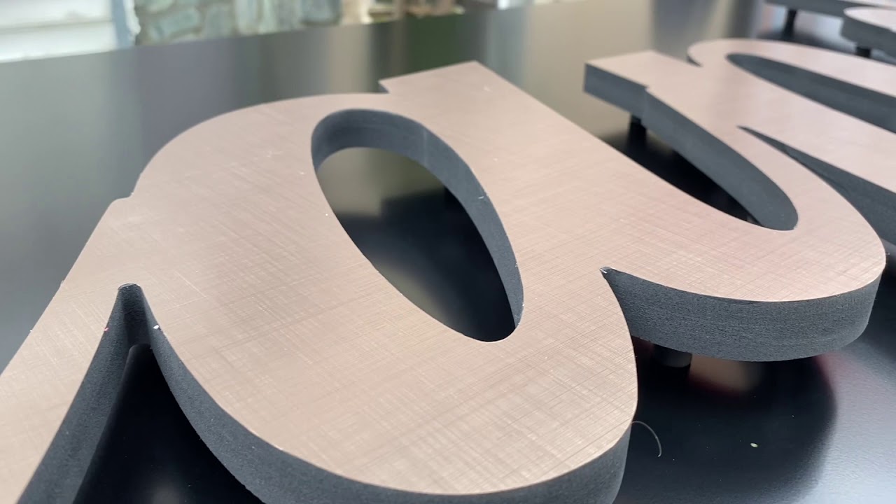 Fabrication et pose d’une enseigne lumineuse — Pano Bastia