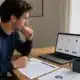 Entrepreneur comparant les tarifs et services de LegalPlace en 2026