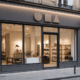 Façade de magasin avec enseigne lumineuse sobre