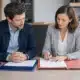 Dirigeant comparant la SASU et l’EURL avant une transformation
