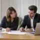 Freelance échangeant avec un expert-comptable