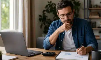Freelance informatique analysant la rentabilité et le pilotage de son activité