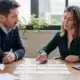 Conseillère définissant le parcours d’accompagnement et de fidélisation des clients