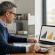 Contrôleur de gestion analysant l’effet mix et l’effet taux