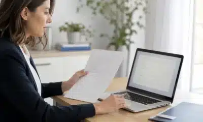 Entrepreneuse comparant l’ancien formulaire M0 SAS au guichet unique en ligne