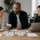 Équipe construisant un buyer persona à partir d’entretiens et de données clients