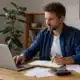 Consultant indépendant suivant ses recettes pour le régime micro-BNC 2026