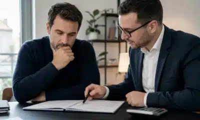 Dirigeant de SASU évaluant sa prévoyance avec un conseiller