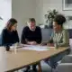 Équipe de recrutement préparant les étapes de sélection d’un candidat
