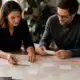 Responsables marketing arbitrant référencement naturel et budget d’achat média