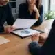 Associés examinant l’entrée d’un nouvel investisseur au capital d’une SAS