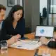 Fondateurs et investisseur analysant la dilution d’un capital social