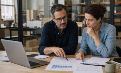 Dirigeants analysant le financement du cycle d’exploitation
