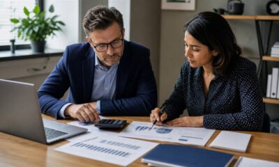 Dirigeants calculant le ratio d’endettement de leur entreprise